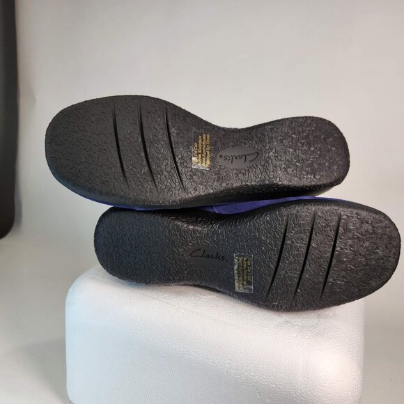 Brand new in box, Clarks Bendable, Navy blue suede, side zip. Sz 7.5 - Picture 6 of 8